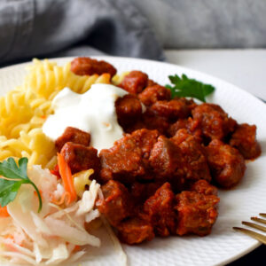 marhapörkölt tésztával