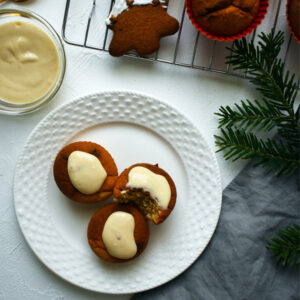 muffin fehérjepor és natúr joghurt krémmel