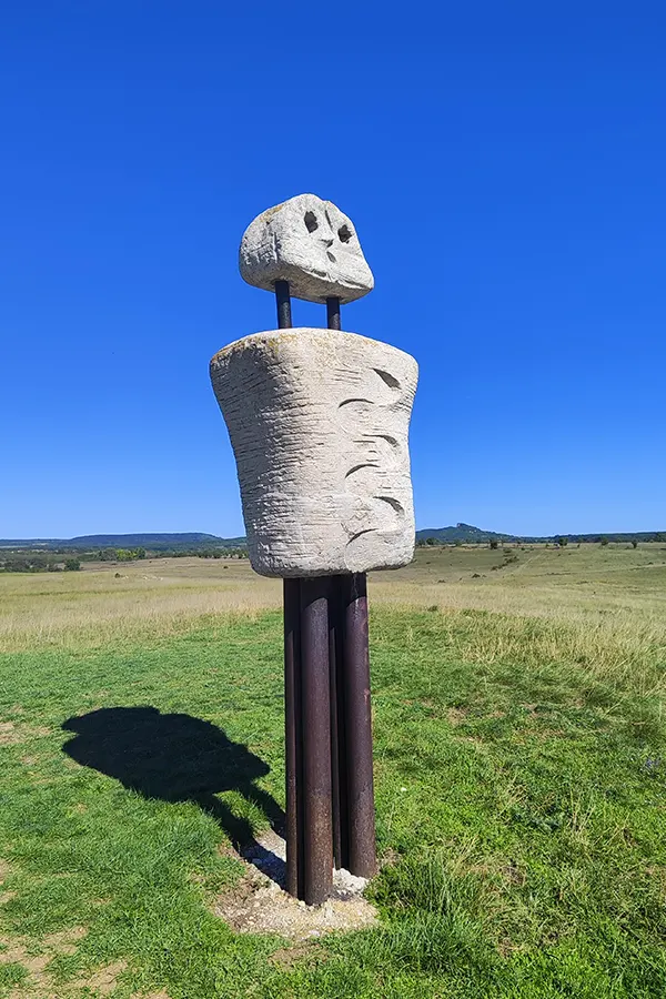 Kővágóörs, Emberi komédia szoborcsoport