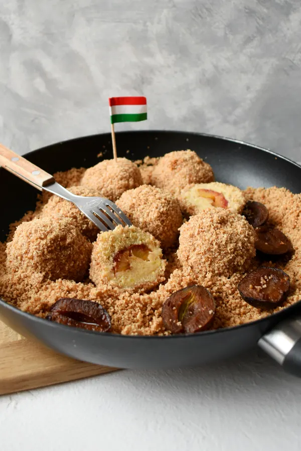 szilvás gombóc magyar recept