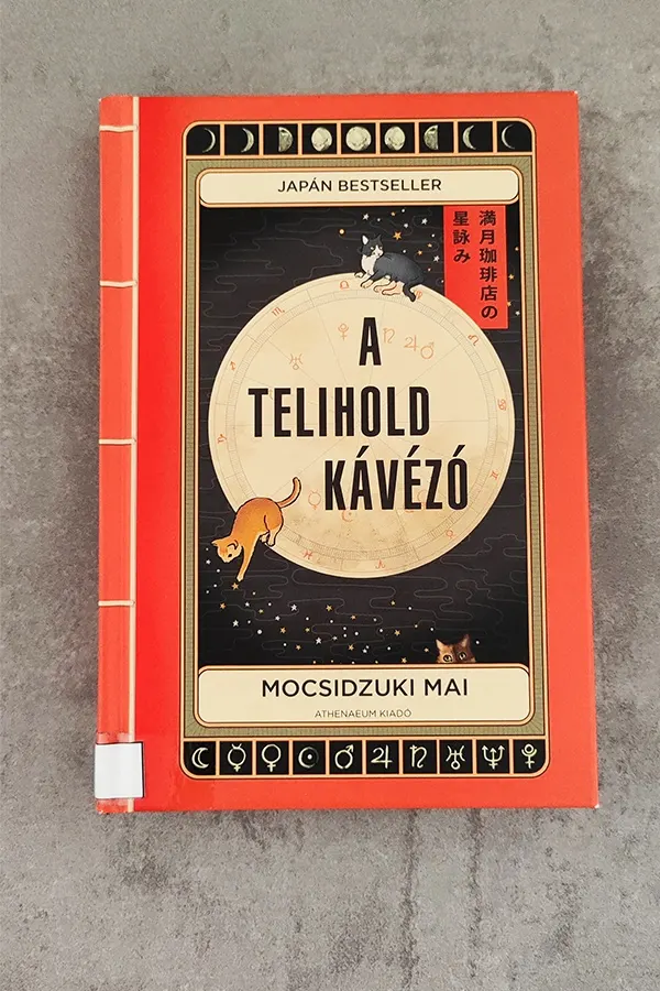 A telihold kávézó könyv